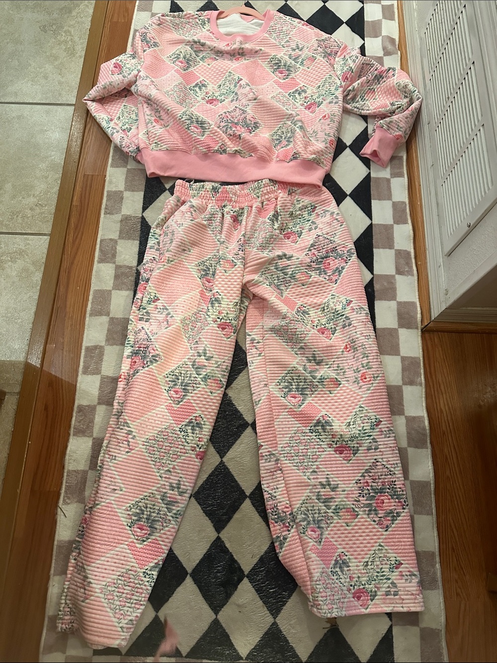 SHEIN Pink Floral Quilted Pajama Set